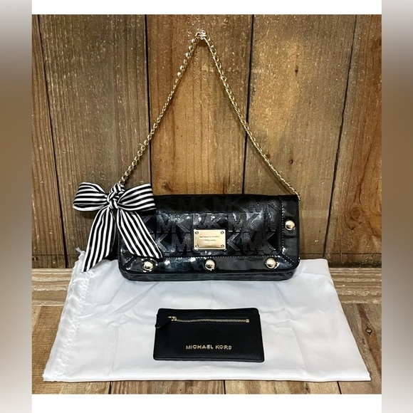 Michael Kors. 5 Piece: Delancy Clutch & Free Watch, Card Case, Twilly & Dust Bag - Picture 8 of 16
